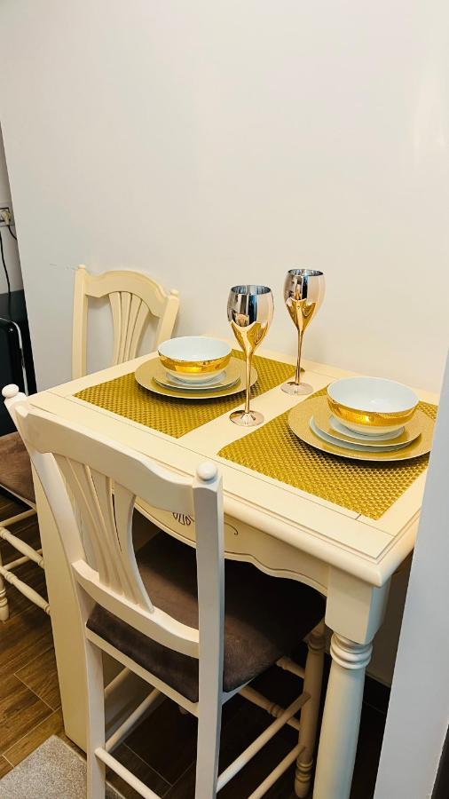 Apartamento Garsoniera Lux Centru Pietonal Tirgu - Jiu Târgu Jiu Exterior foto
